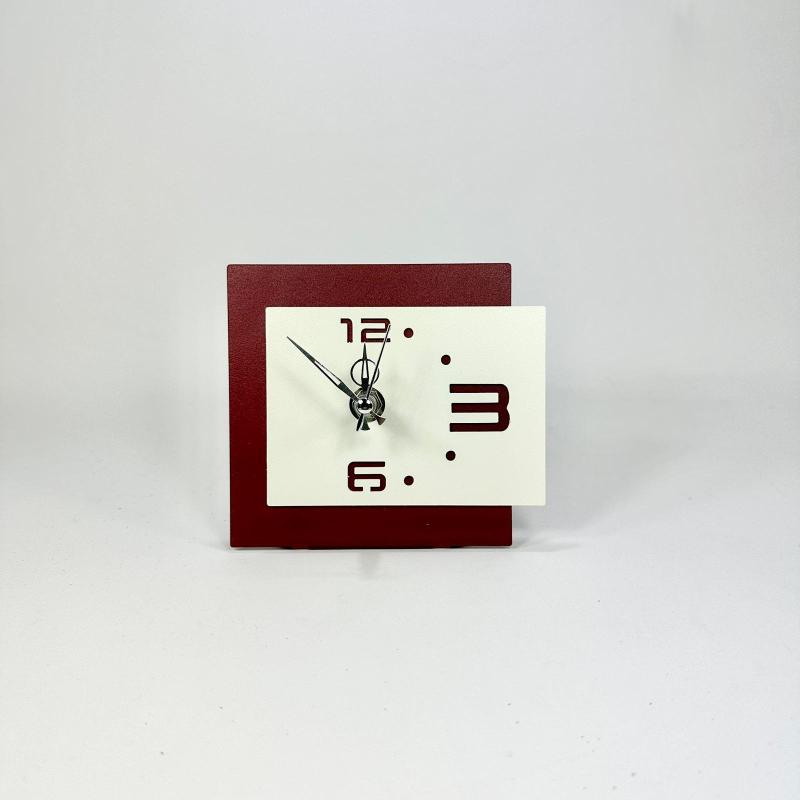 Orologio da appoggio piccolo in metallo, design moderno bicolore bordeaux Orologi da parete e Appoggio