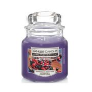 Candela profumata Yankee Candle in giara media, profumazione Berry e Cedar Profumazioni per bucato e Candele Yankee Candle