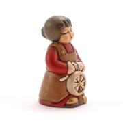 Donna con arcolaio, personaggio del presepe classico Thun colore rosso 