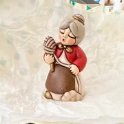 Filatrice Lia personaggio del presepe classico Thun Limited Edition 2022 Presepe Thun - fuori produzione