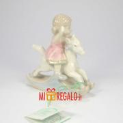 HERVIT BAMBINA SU CAVALLO A DONDOLO CM.8 Statuette in Porcellana Hervit