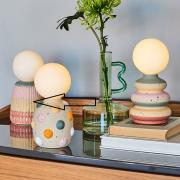 Lampada LED moderna in ceramica a righe con design astratto Lampade da Tavolo e Lanterne