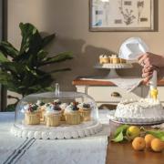 Portatorta Guzzini bianca, linea Tiffany con campana trasparente grande Portadolci e Alzate 