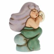 Sirena magica Thun all'ascolto con conchiglia 