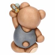 Teddy Thun primavera in piedi con ape in mano Teddy Thun