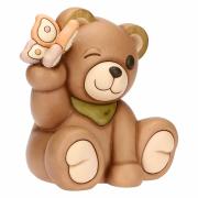 Teddy Thun primavera seduto con farfalla in mano Teddy Thun